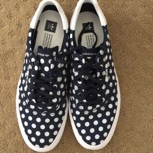 Adidas women’s navy and white polka dot sneakers